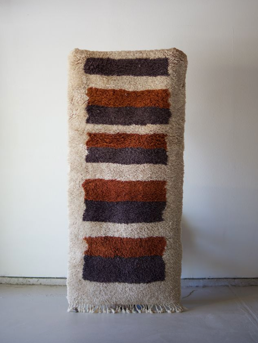 Minimalist Cream Runner with Red and Brown
