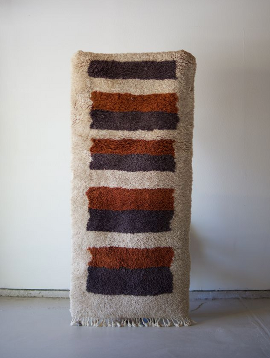 Minimalist Cream Runner with Red and Brown