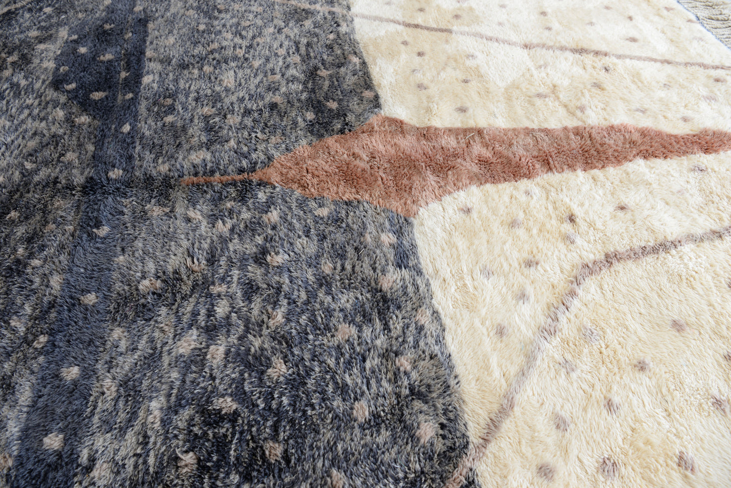 Cream charcoal with taupe undertone   Aguelmous Rug